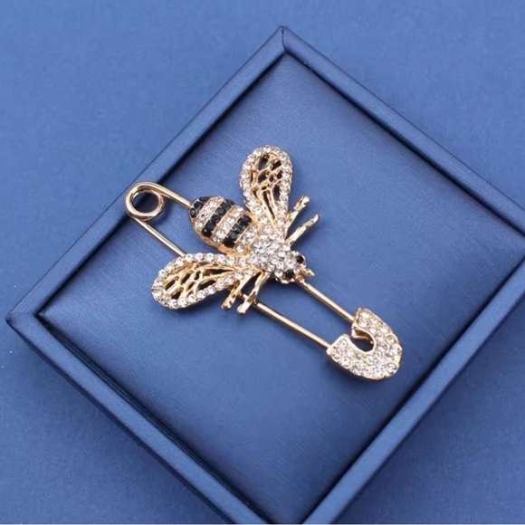 Gold and Black Crystal Bee Brooch - Picture 4 of 8